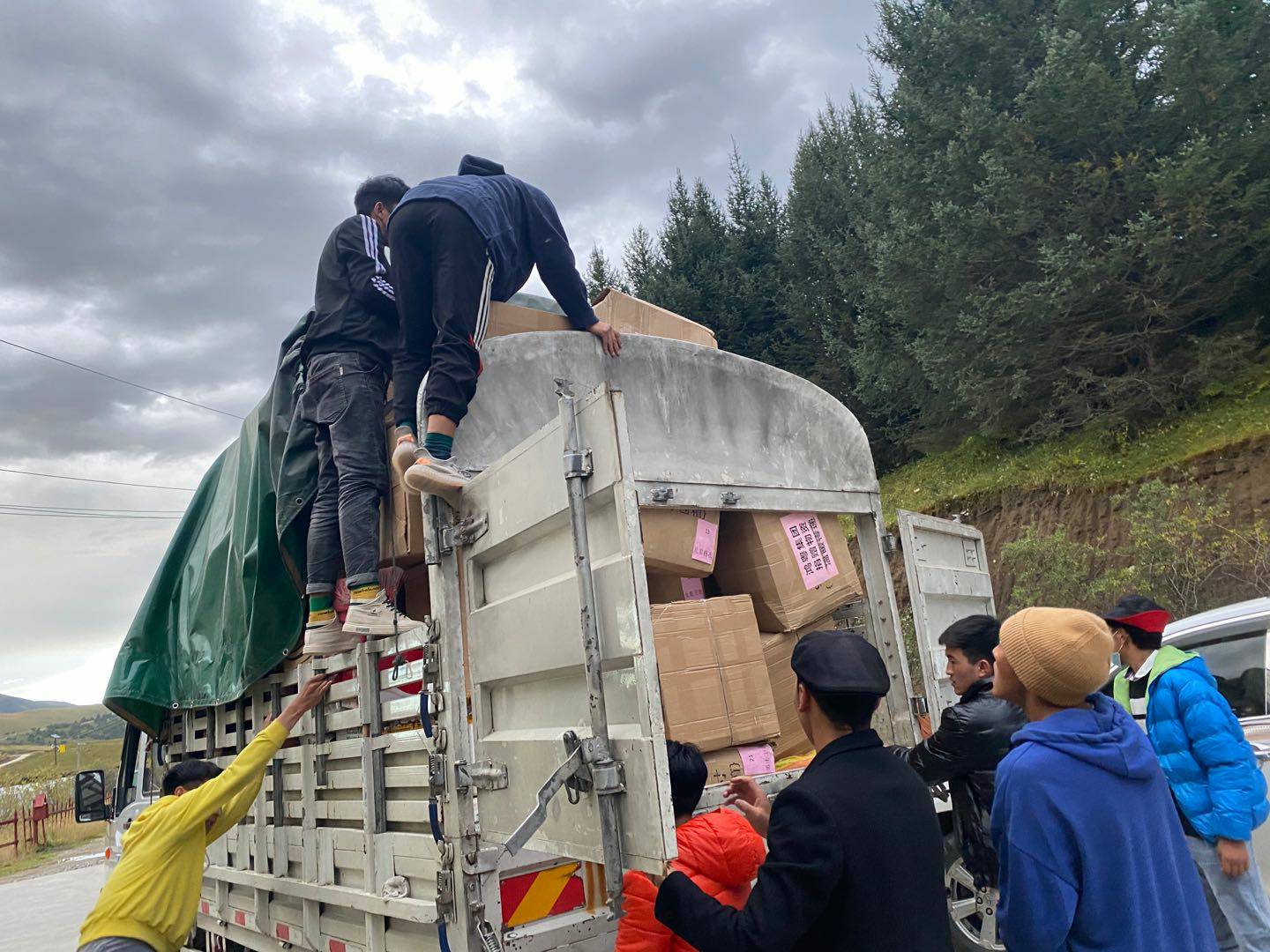 开云手机入口官网-开云online(中国)公益回顾丨家国同欢月同圆 温暖满载甘孜州(图5) 开云手机入口官网-开云online(中国)公益回顾丨家国同欢月同圆 温暖满载甘孜州(图5)
