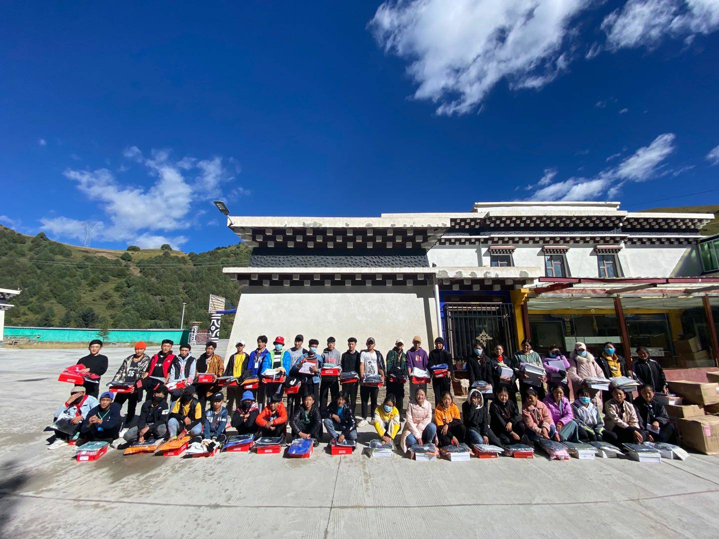 开云手机入口官网-开云online(中国)公益回顾丨家国同欢月同圆 温暖满载甘孜州(图8) 开云手机入口官网-开云online(中国)公益回顾丨家国同欢月同圆 温暖满载甘孜州(图8)